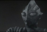 ウルトラマンティガがパワータイプの状態でガタノゾーアの紫色の光線に撃たれて石 Yahoo 知恵袋