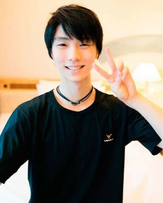 羽生結弦は不自然な笑い方をするのですか 作り笑顔をする時 口 Yahoo 知恵袋