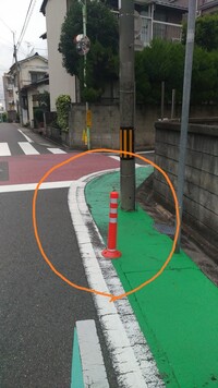 駐車場の出入り口に道路標識のポールが立っていて車庫入れのとき非常に Yahoo 知恵袋