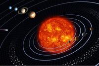 太陽系の惑星って画像の様にほぼ平面上を回ってるんですか？3次元的(？)に回るわけではないのでしょうか。 