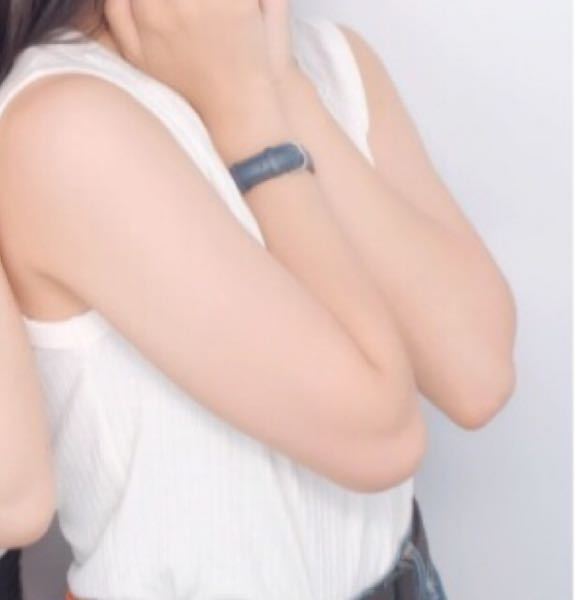 二の腕の写真失礼します この二の腕太いと思いますか この写真 Yahoo 知恵袋