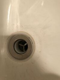 トイレの手洗いの所が水垢で汚くなってしまったのですが 白くもどすには 何を使った 教えて 住まいの先生 Yahoo 不動産