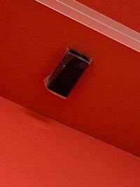 まねきねこの天井にあるこれは防犯カメラですか 赤外線マイク Yahoo 知恵袋