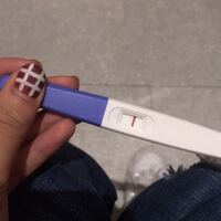 最終性行為から26日 生理二日遅れてます 左に線が出たら妊娠 Yahoo 知恵袋