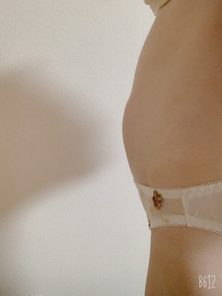 食後にお腹の腫れが気になります また満腹感ではなくて 吐き気がしムカムカしま Yahoo 知恵袋