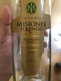 最近チリ産のワインは手頃な価格でスーパーにありますよね。チリ産のレセルバはどういった食べ物と合いますか？オイスターワインとありましたが、まだ牡蠣の時期ではないですよね。よろしくお願いします。 