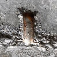 これって何の金具でしょうか 基礎の立ち上がりとベースの継ぎ目あたりにい Yahoo 知恵袋