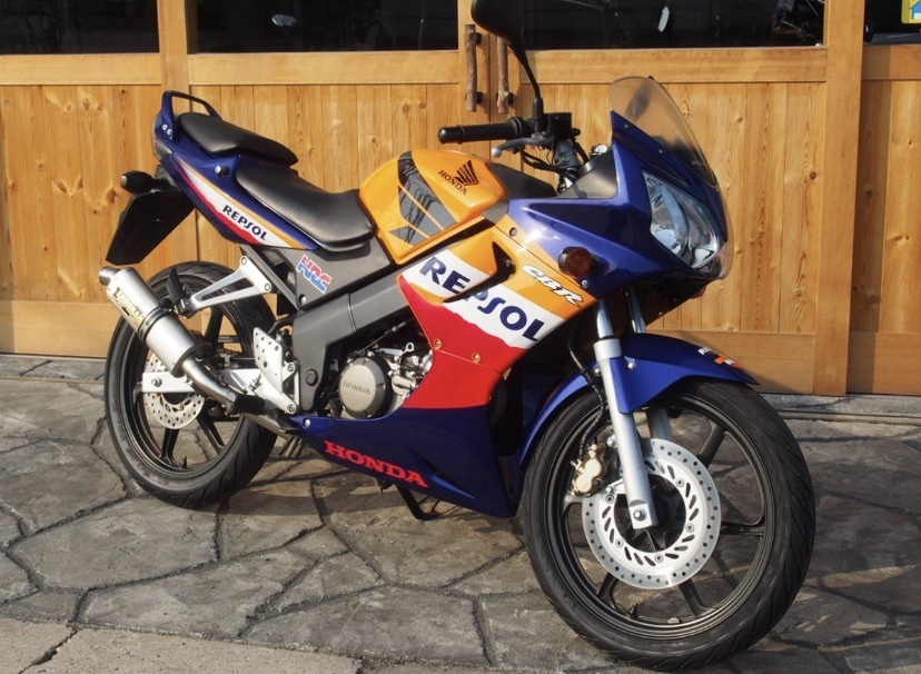CBR125R社外フルエキゾースト　JC39にて使用(JC34もいけそう) CBR125R社外フルエキゾースト JC39にて使用(JC34もいけそう