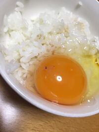 部屋に虫の卵のようなものと黒いカスが出て困ってます 添付画像で見にくいで Yahoo 知恵袋