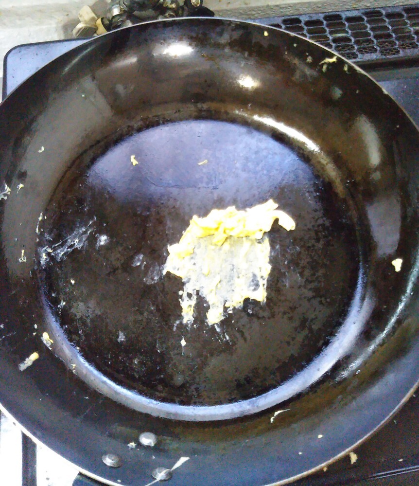 鉄フライパンの真ん中だけこびりついて オムレツがうまく作れません Yahoo 知恵袋