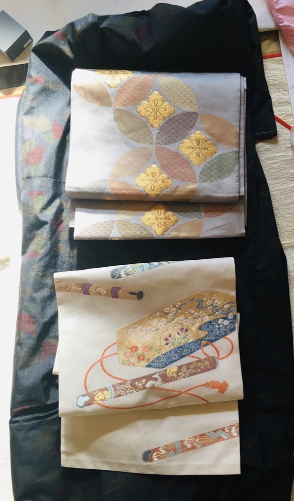 大島紬と、この帯の組み合わせはおかしいですか❓ネイビーの帯は袋帯で 