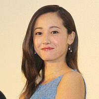 歳過ぎてから芸能界デビューした俳優と女優を教えて下さい Yahoo 知恵袋