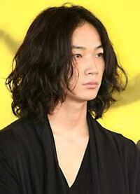 綾野剛さんの短髪の画像ください あまりいい写真はありません Yahoo 知恵袋