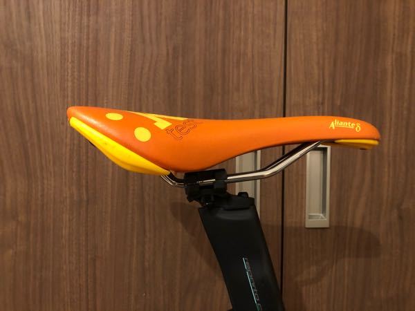 ロードバイクでUberEATSをやる場合前傾姿勢になるので傾 - Yahoo!知恵袋