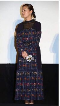 尾野真千子さんが映画 影踏み の舞台挨拶で着用されたこちらの写真の Yahoo 知恵袋