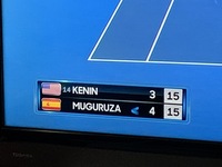 全豪オープンで ゲーム開始前のコイントスの際に コイントスをする Yahoo 知恵袋