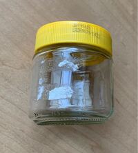 テープ跡のベタベタを何とかしたいです シール剥がしを使えばえ Yahoo 知恵袋