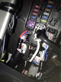 タントのグローブボックスにあるusbケーブルとよく分からないケーブルって何 Yahoo 知恵袋