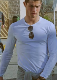 服の胸下にサングラスかけるのってありですか ダサいですか Yahoo 知恵袋