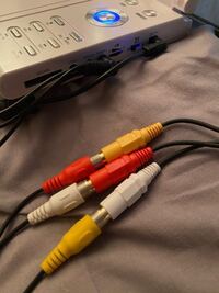 ポータブルdvdプレイヤーとプロジェクターの接続について ポータブルdv Yahoo 知恵袋