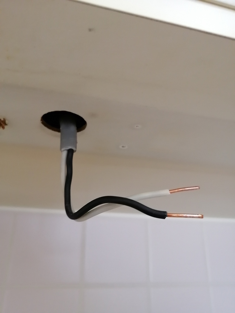 電線、配線について。キッチンにある蛍光灯を使わないので悪戦苦闘し 
