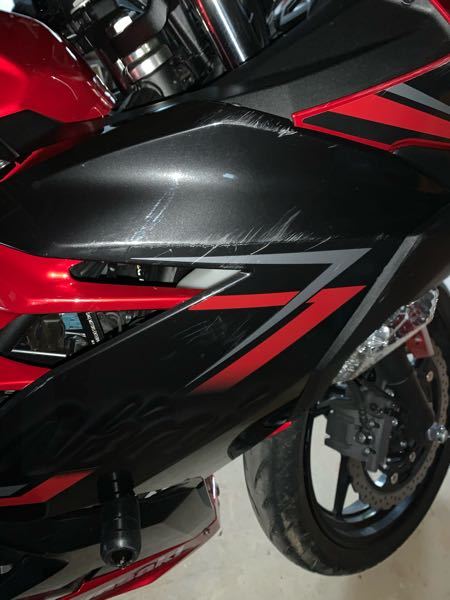 先程バイクで立ちゴケしてしまいました。凄くショックです。 - 右側の