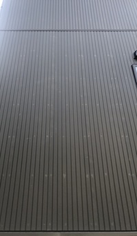 新築です サイディングで外壁をしてもらったのですが こんな仕上がりです これは正 教えて 住まいの先生 Yahoo 不動産