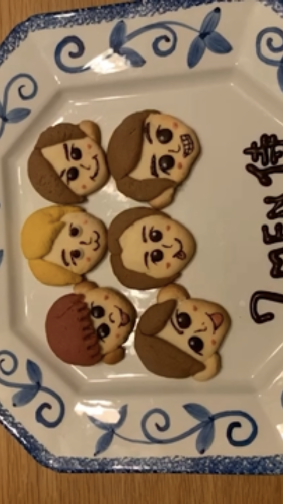 中村嶺亜の妹さんが作った7MEN侍のクッキー めっちゃ上手ですが、佐々木大光の鼻の形だけみんな...