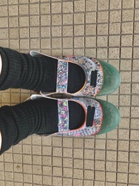 可愛い女子高生が学校で1日中履いてた靴下の匂いは 香水よりいい匂い Yahoo 知恵袋