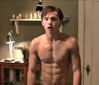 筋肉についてですがトムホランドのような引き締まったマッチョになる筋トレと き Yahoo 知恵袋