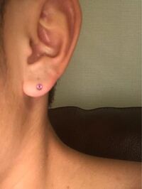 高校生男子です ここのピアスの位置は外側すぎですか 下すぎですか また Yahoo 知恵袋