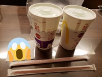 昨日マックシェイクのラムネをドライブスルーで購入し 帰宅後テーブルに置いたら Yahoo 知恵袋