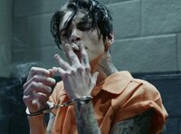 うろ覚えですみません オレンジの服を着た男のしゅうじん Yahoo 知恵袋