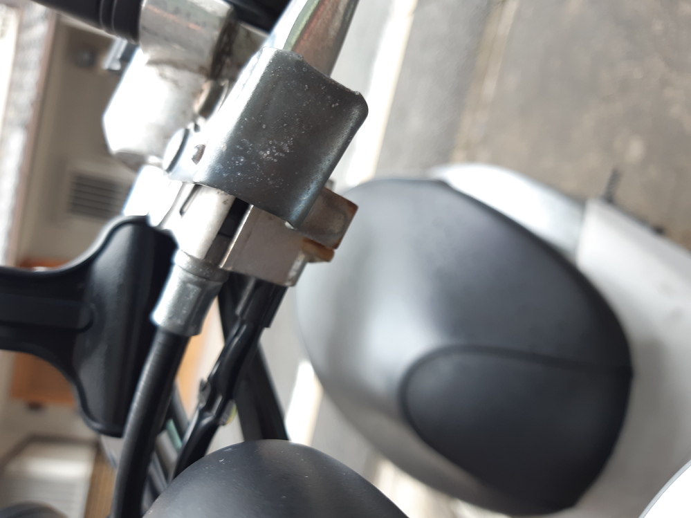 原付バイク「ホンダtodayaf61」にUSB電源を取り付けようと色々調べて