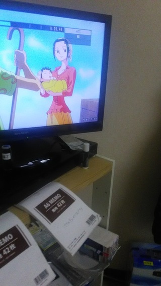 このマキノさんが抱いている赤ちゃんは噂通りシャンクスの子供ですか Yahoo 知恵袋