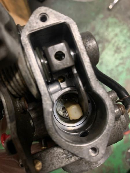 TW2002JL高地補正のキャブなんですが、ジェットニードルまで分解する