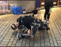 ジョジョ立ちを格好よく決める人と中途半端な人 その違いはなんだと思います Yahoo 知恵袋