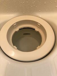 お風呂の排水溝が詰まって掃除をしたく 写真右の蓋と筒を外しましたが Yahoo 知恵袋