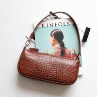 こういう肩にかける小さめのバックって名前なんていいますか Yahoo 知恵袋