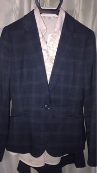 証明写真撮る時 このような 紺色のストライプ入りのスーツでも大 Yahoo 知恵袋