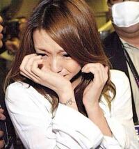 この写真って安室奈美恵がなんで泣いてる時ですか？ 