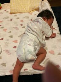 生後２ヶ月の赤ちゃんの寝かせ方について モロー反射で自分の Yahoo 知恵袋