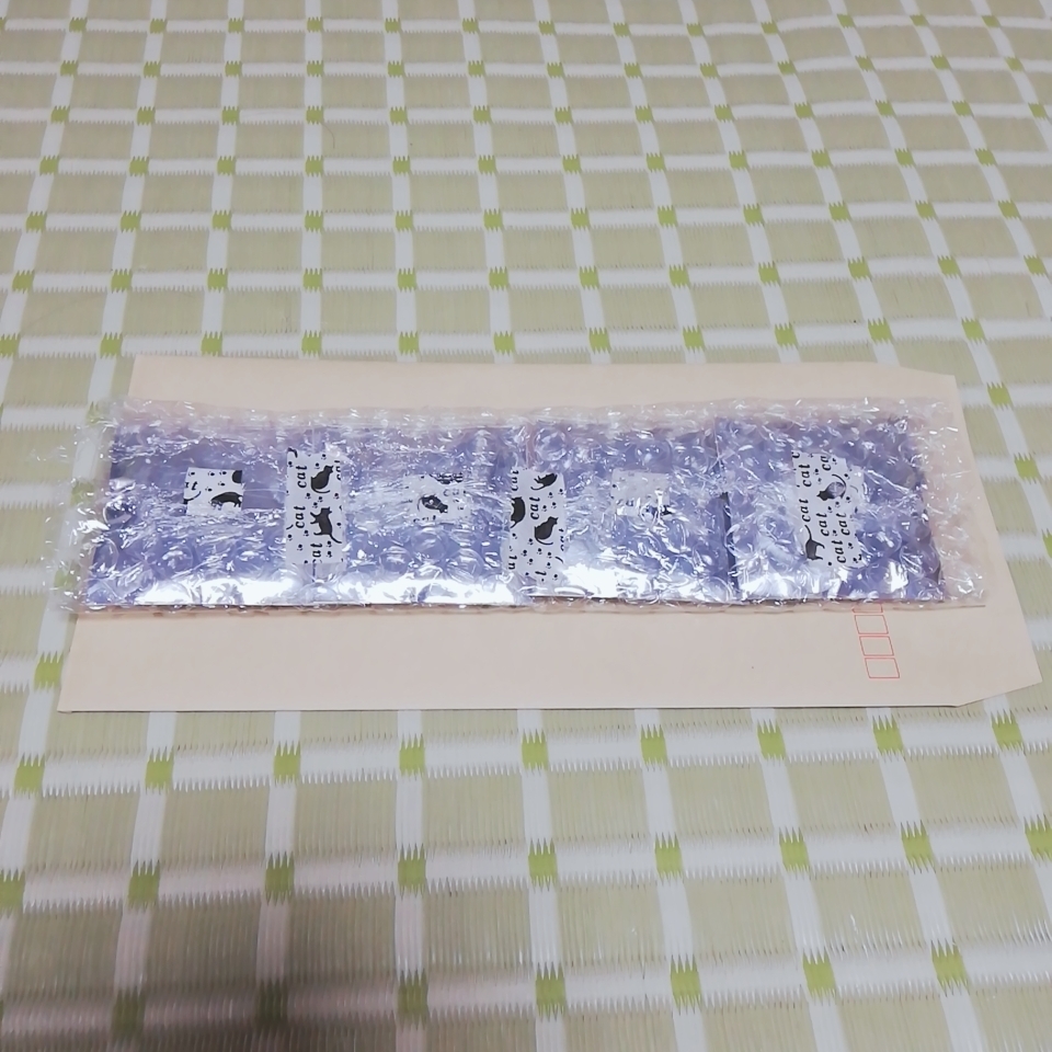 缶バッチを4つ画像のような梱包の仕方で発送しようとしています 缶バッチを4つ画像のような梱包の仕方で発送しようとしています
