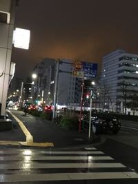 夜に空の一部がオレンジ色に明るくなって暗くなるを1秒おきに繰り返しています Yahoo 知恵袋