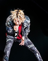 Oneokrockのtakaさんが東京ドームのライブで着ていたこの Yahoo 知恵袋