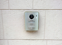 外壁にインターフォンを取り付つけた時 インターフォンと外壁の隙間を埋めるパテ Yahoo 知恵袋