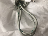 Iphoneを充電すると充電器に緑色の液体がついているのですかこれは Yahoo 知恵袋