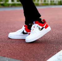 ナイキのエアフォースワンとコートビジョンの違いは何でしょうか 見た目が殆ど Yahoo 知恵袋