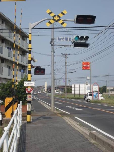 信号機付き踏切についてです 今更聞けない質問です 青信号は一時停止しな Yahoo 知恵袋