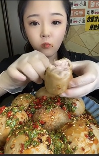 こういった類の 中国人が海鮮や変な食べ物を汚く 雑に 急いで食べる動画 Yahoo 知恵袋